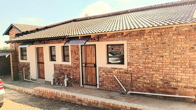 Apartment / Flat For Rent in Lombardy East, Johannesburg