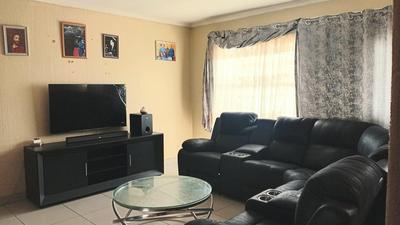 Townhouse For Sale in Whitney Gardens, Johannesburg