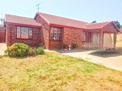House For Sale in Alexandra East Bank, Sandton
