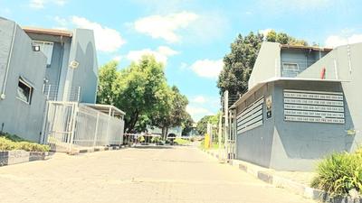 Townhouse For Rent in Bramley View, Johannesburg