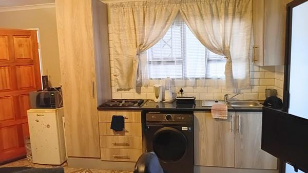 Apartment / Flat For Rent in Lombardy East, Johannesburg
