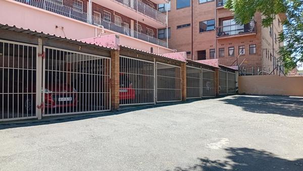Apartment / Flat For Rent in Lombardy East, Johannesburg